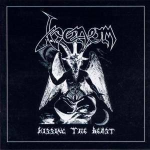 Venom (8) - Kissing The Beast (2xCD, Comp)